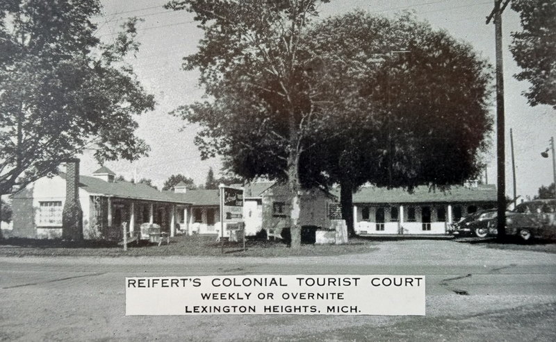 Lakewinds Motel (Lake Winds Motel, Reiferts Colonial Tourist Court)) - Vintage Postcard Reiferts (newer photo)